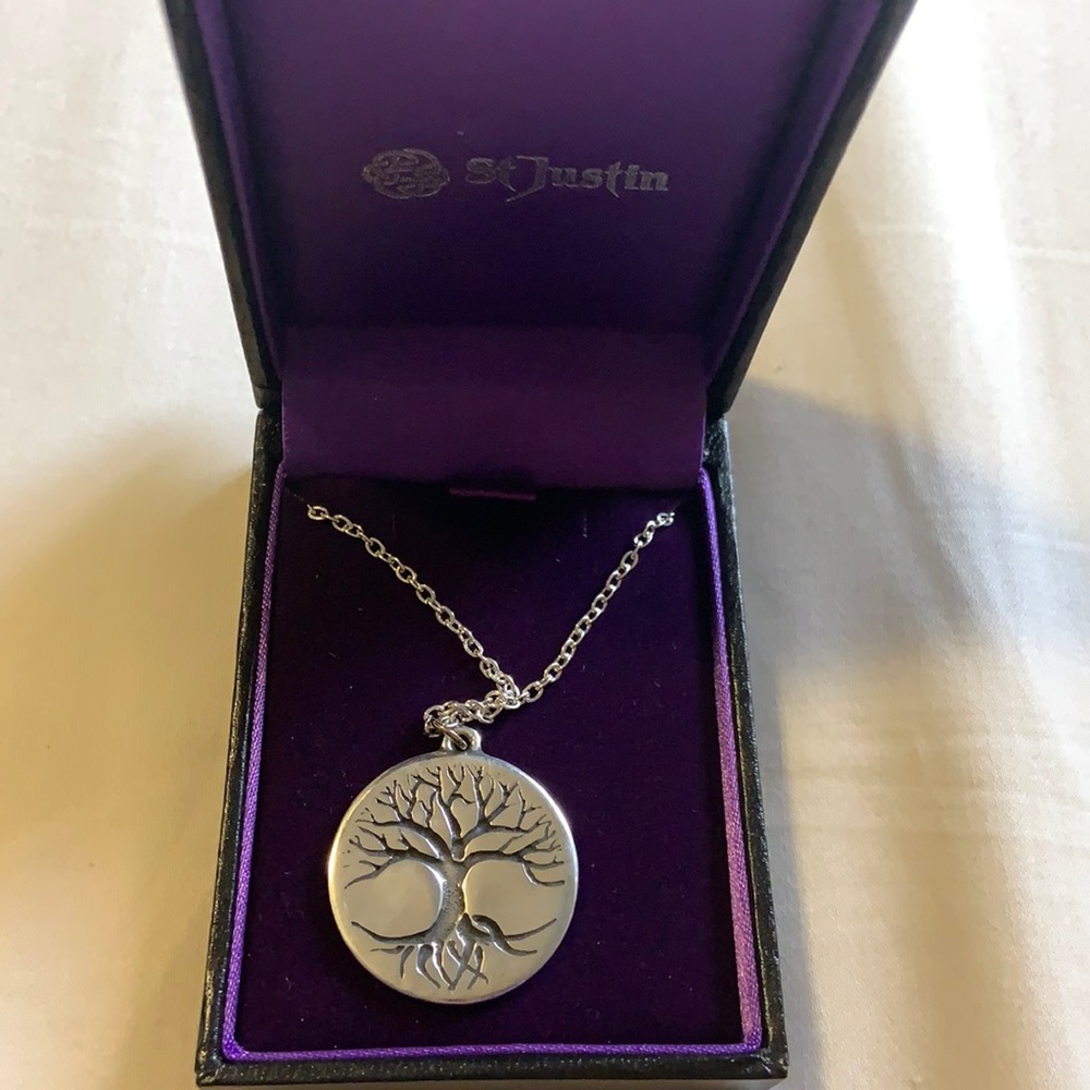 Chain with tree pendant